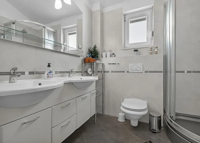 T&t Apartment Makarska